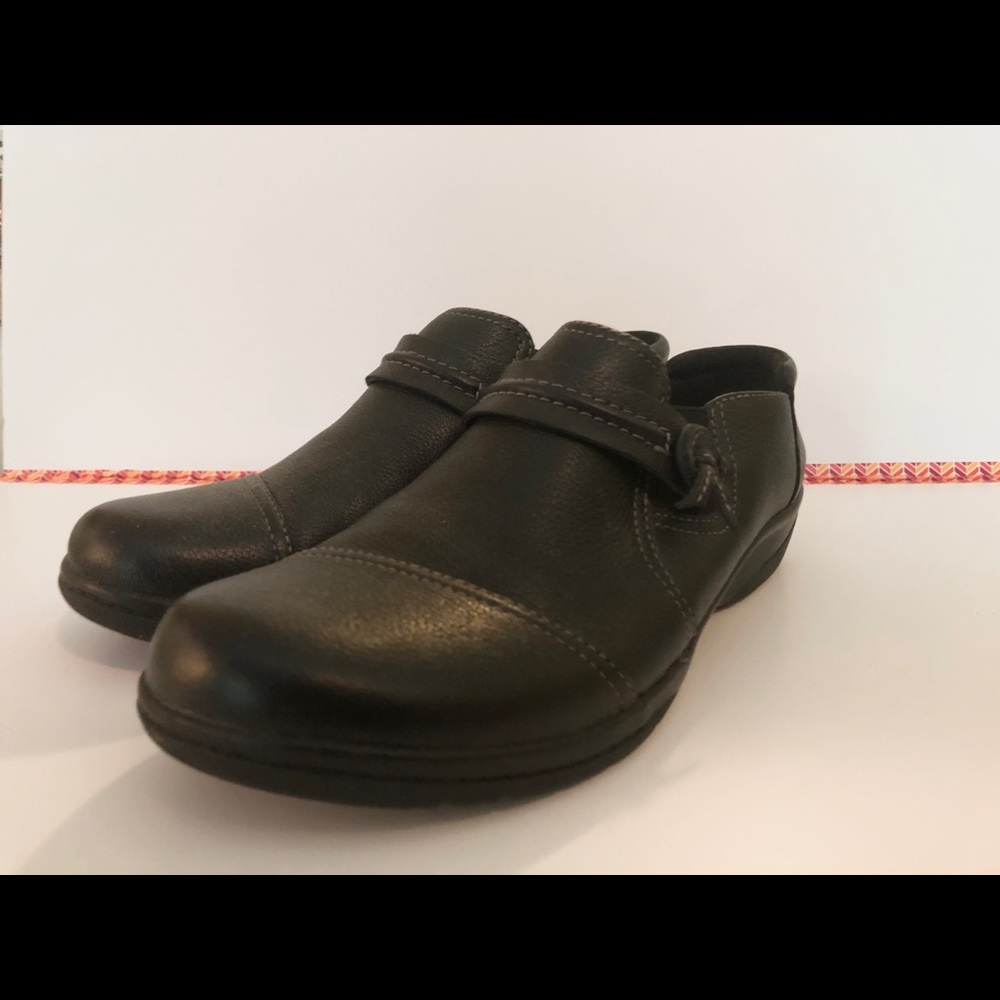 Stylish Black Clarks Clogs